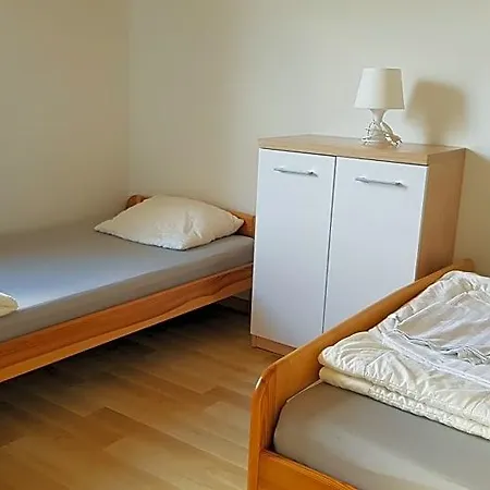 Letniskowe,apartamenty Wczasowa 8a אכסניה סיאנוז'טי
